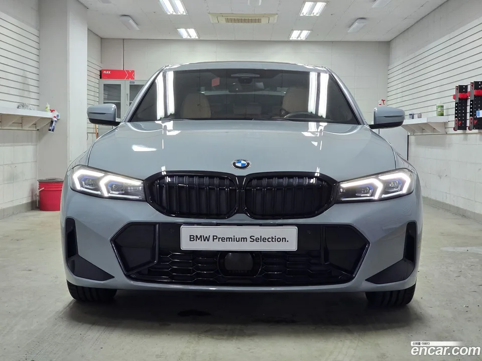 BMW 3 Series 320i M 2023 — thumbnail 3