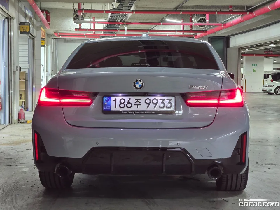BMW 3 Series 320i M 2023 — thumbnail 4