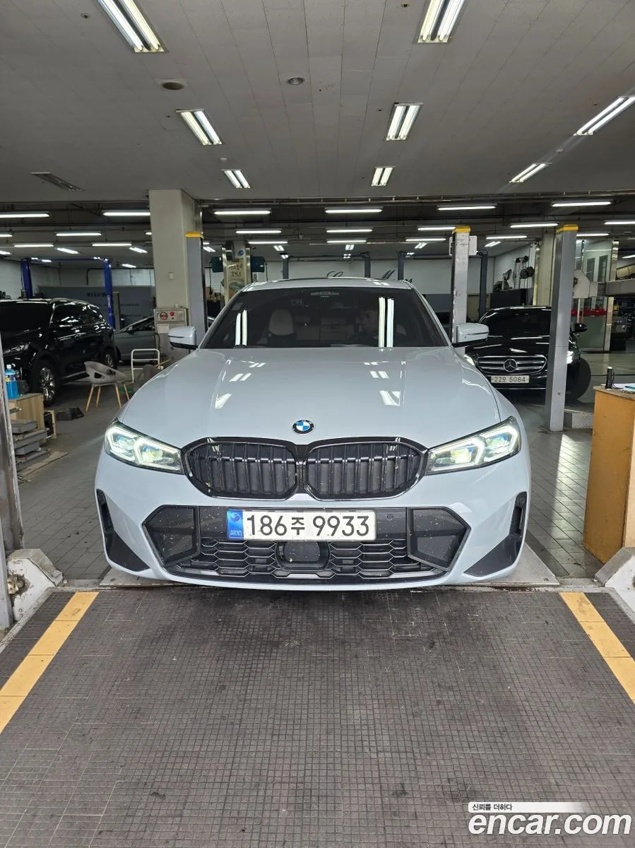 BMW 3 Series 320i M 2023 — photo 1, buy with delivery to Moscow