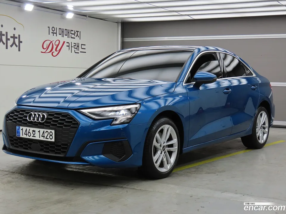 Audi A3 (8Y) 40 TFSI 2023 — photo 1, buy with delivery to Moscow
