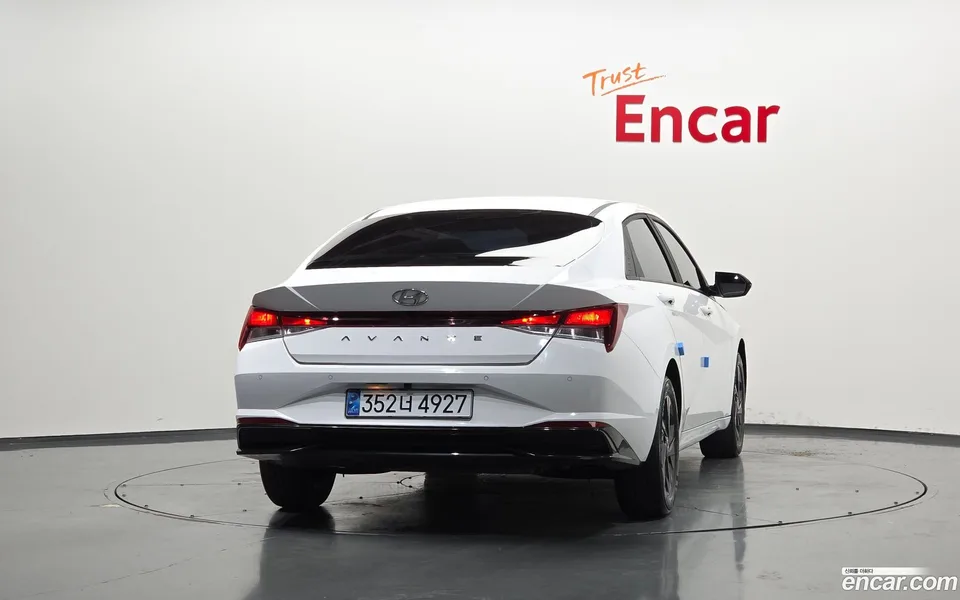 Hyundai Avante Hybrid 2023 — thumbnail 4