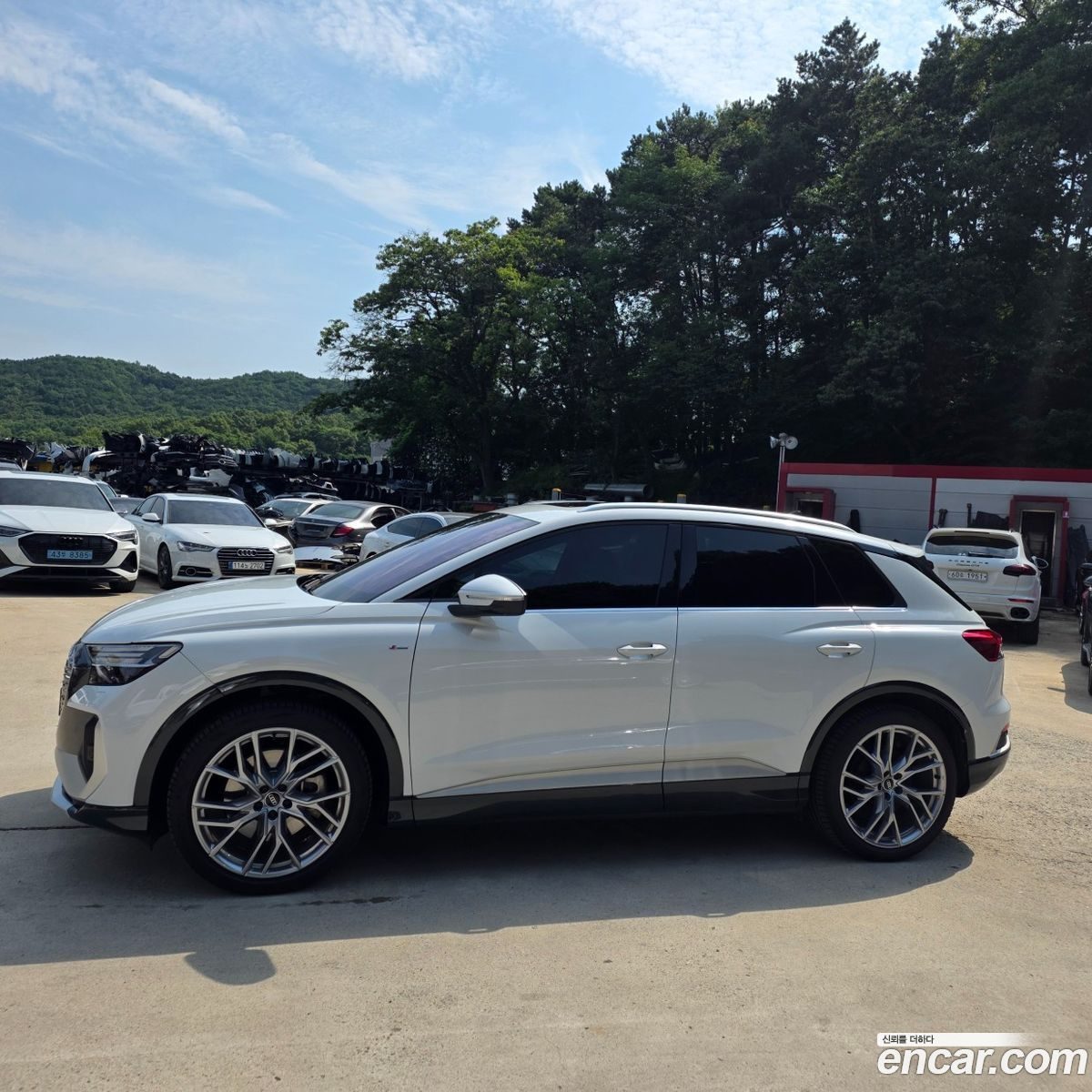 Audi Q4 e-tron 2025 — 3