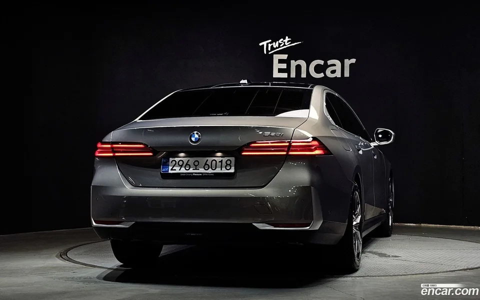 BMW 5 Series 520i 2025 — миниатюра 4