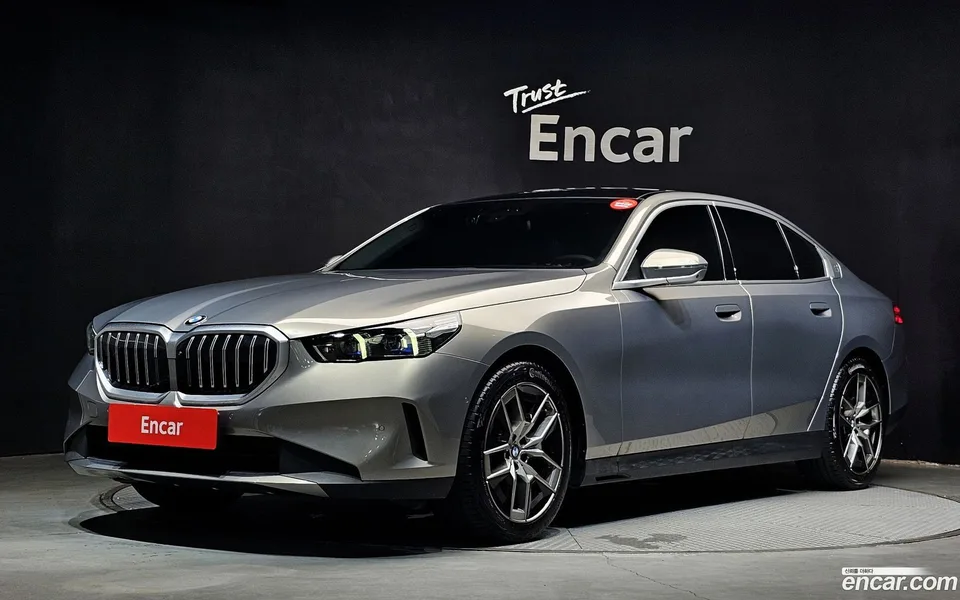 BMW 5 Series 520i 2025 — photo 1, buy with delivery to Moscow