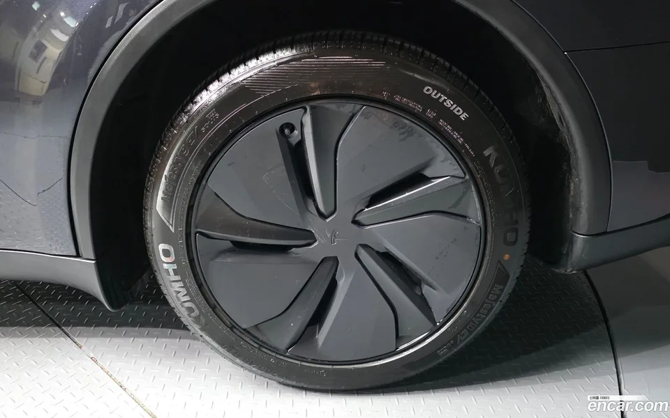 Tesla Model Y RWD 2026 — thumbnail 2