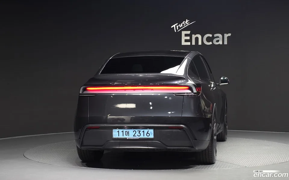 Tesla Model Y RWD 2026 — thumbnail 4
