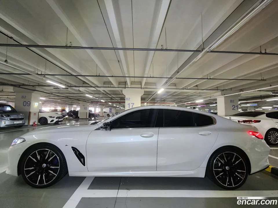 BMW 8 Series M850i xDrive 2022 — thumbnail 3