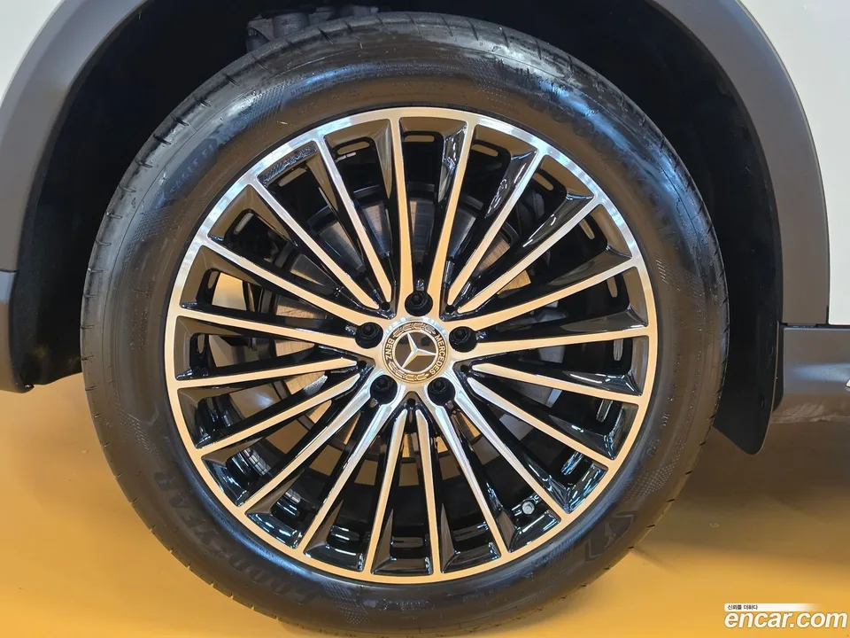 Mercedes-Benz GLC-Class GLC300 4MATIC AMG Line 2025 — миниатюра 2