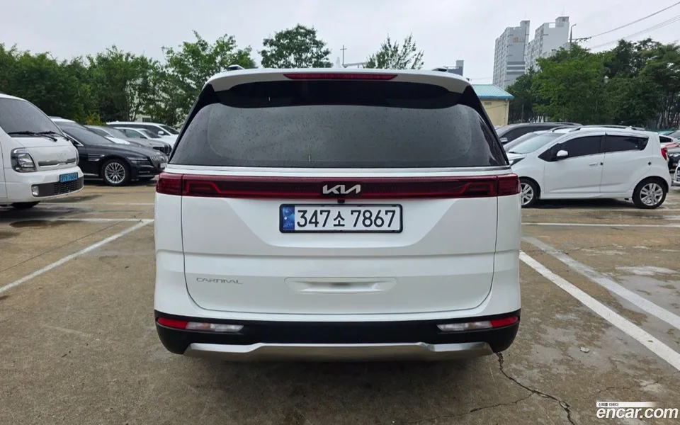 Kia Carnival 9 2023 — thumbnail 2