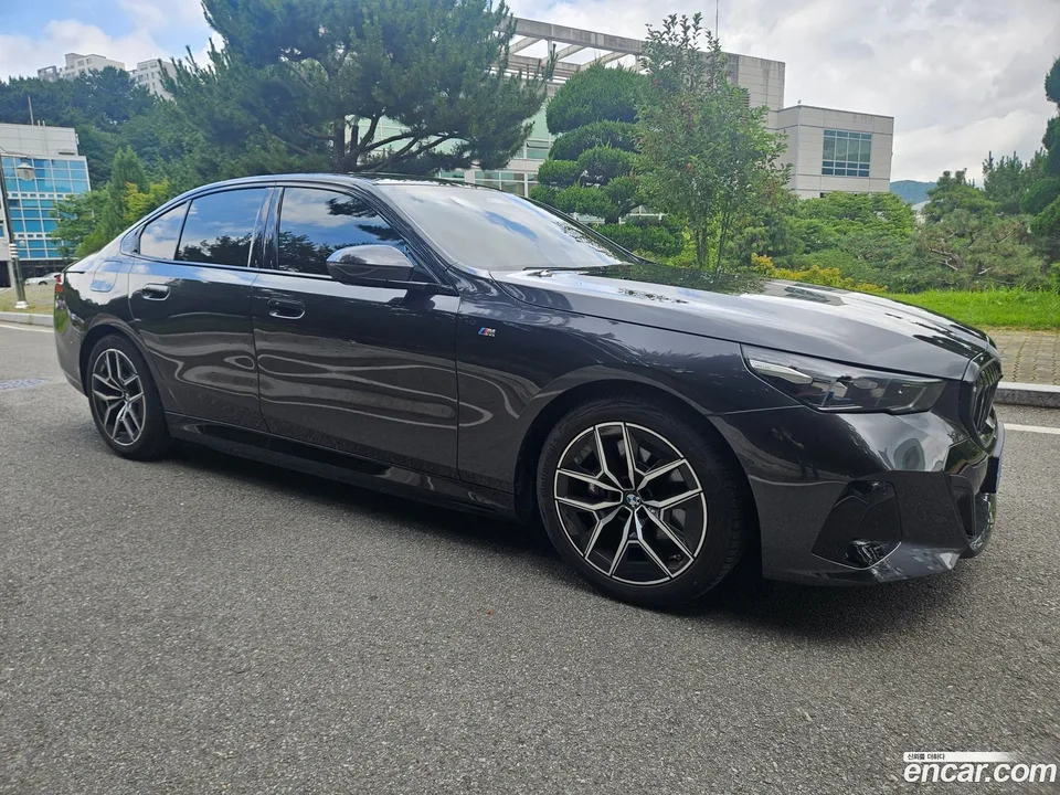 BMW i5 eDrive 40 M 2025 — thumbnail 4