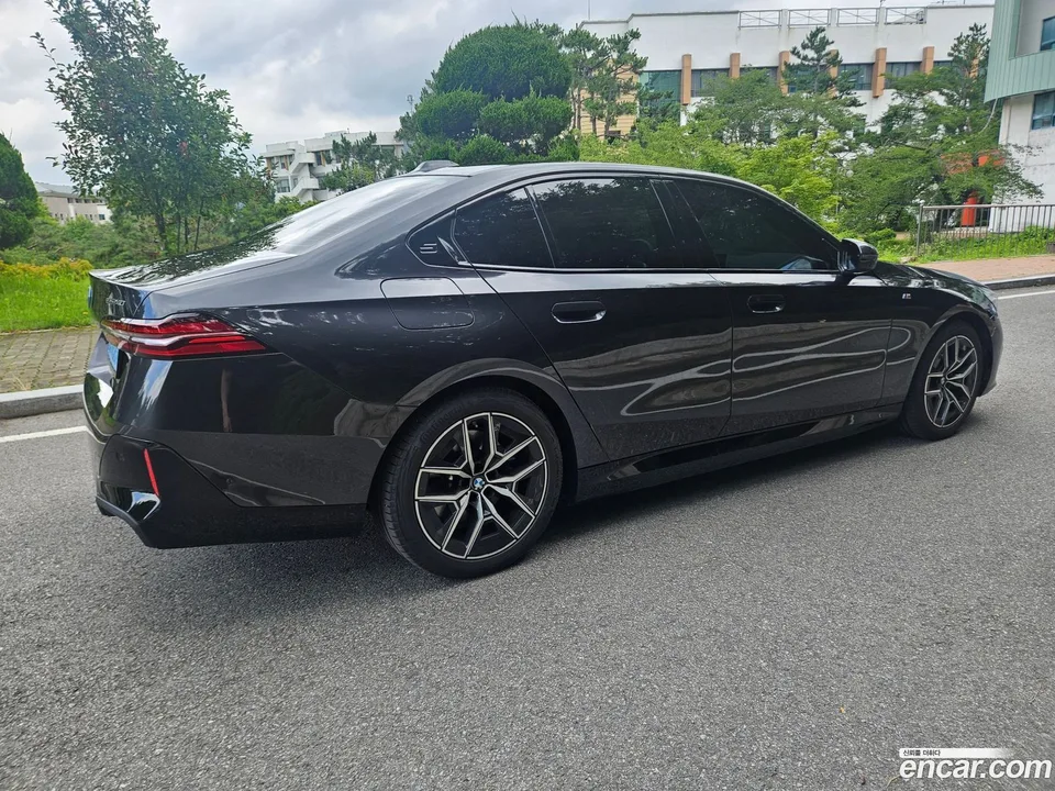 BMW i5 eDrive 40 M 2025 — thumbnail 5