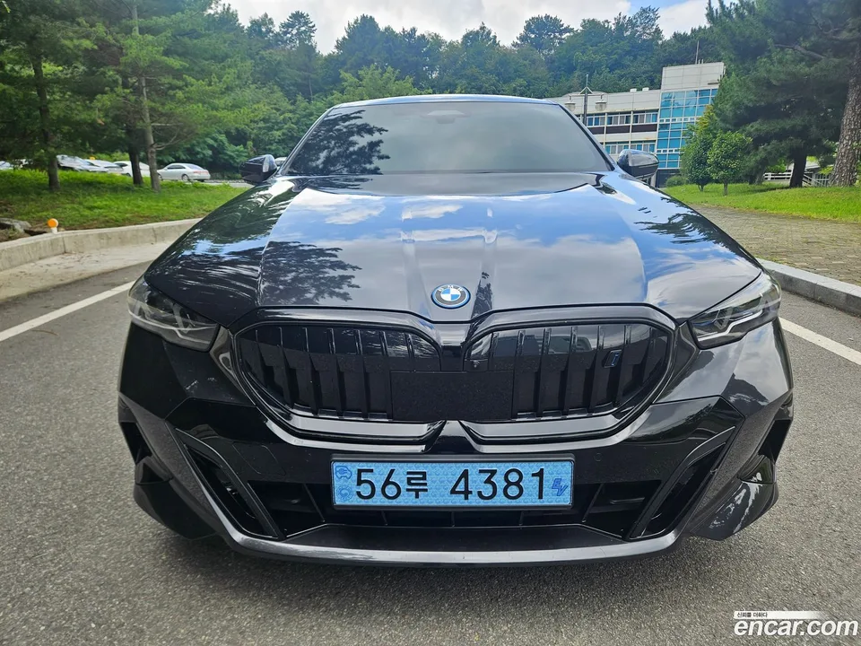 BMW i5 eDrive 40 M 2025 — photo 1, buy with delivery to Moscow
