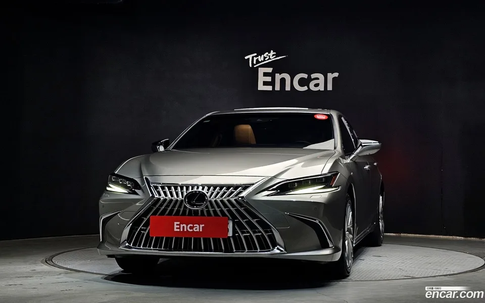 Lexus ES 300h 2025 — thumbnail 3