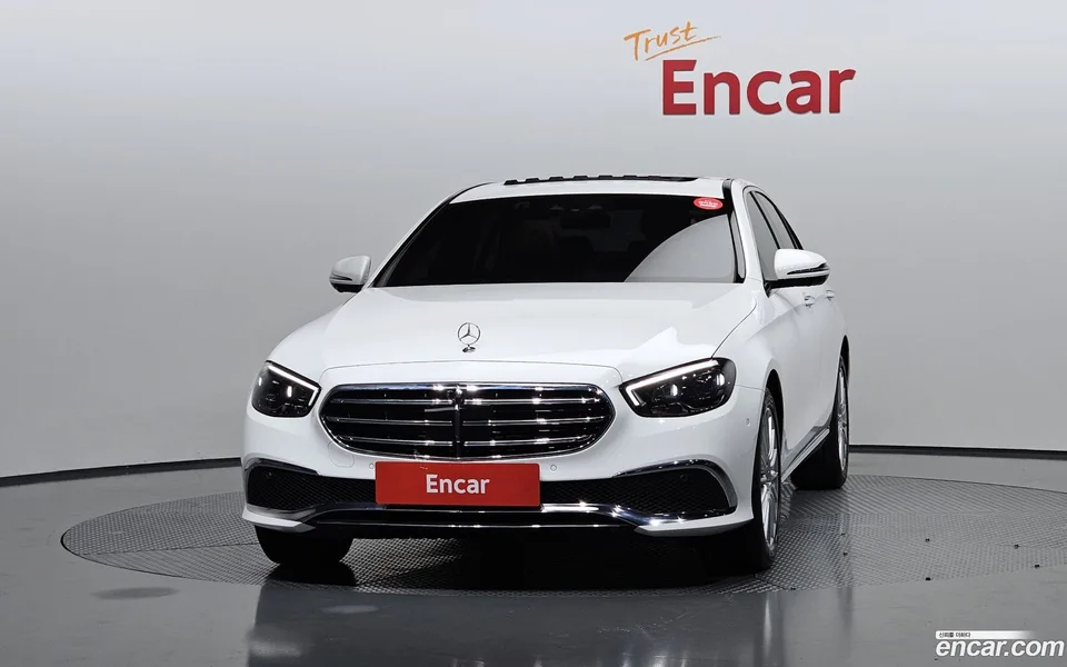 Mercedes-Benz E-Class E250 2023 — thumbnail 3
