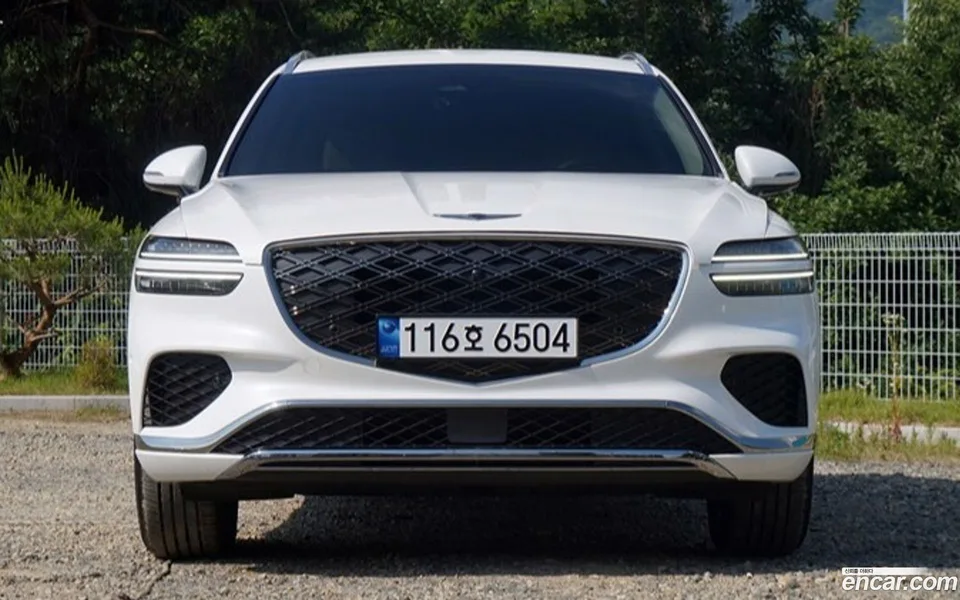Genesis GV70 2.5T AWD 2025 — photo 1, buy with delivery to Moscow