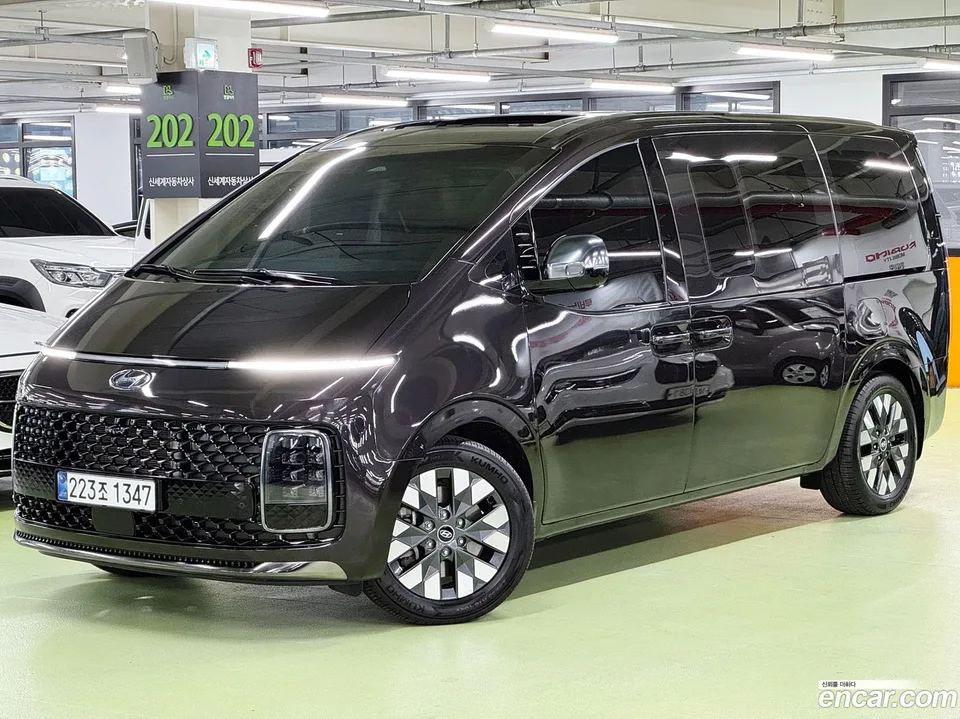 Hyundai Staria 4WD 9 2022 — photo 1, buy with delivery to Moscow