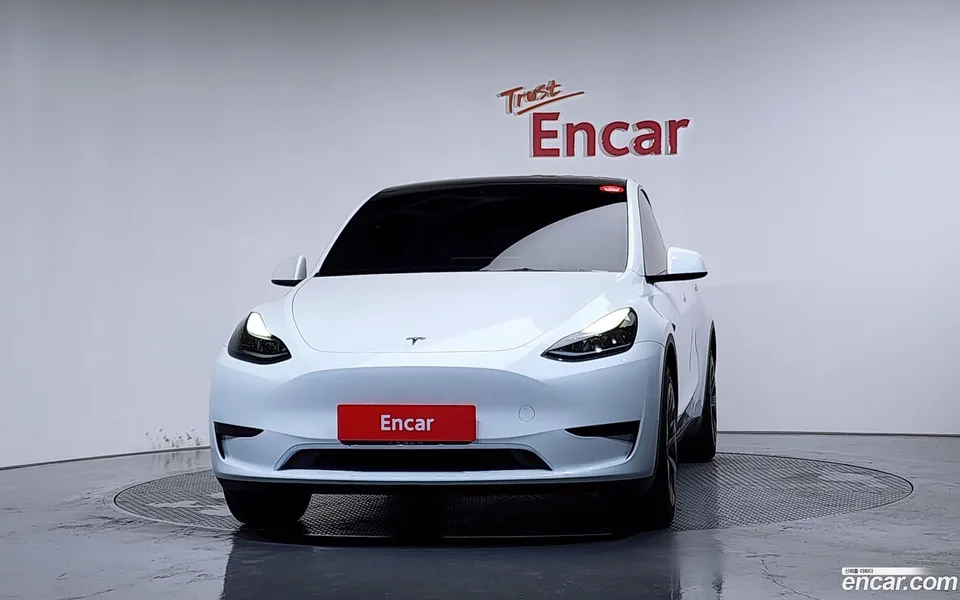 Tesla Model Y RWD 2025 — thumbnail 3