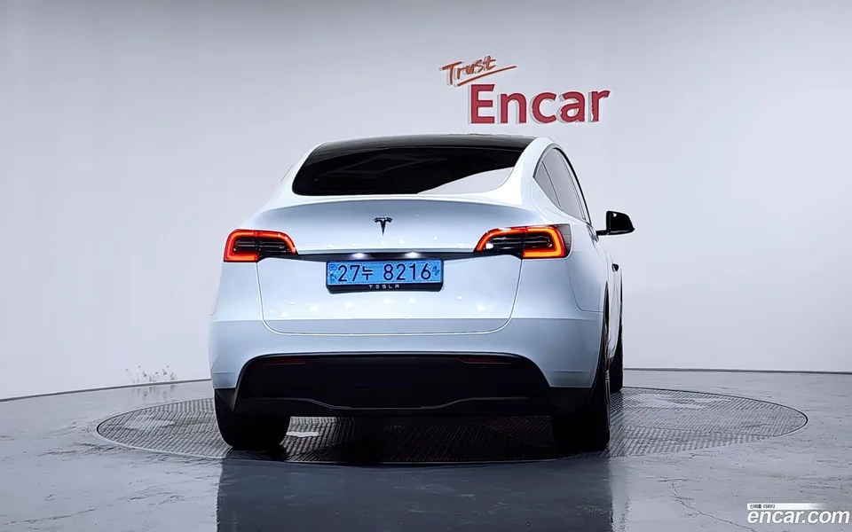 Tesla Model Y RWD 2025 — thumbnail 4