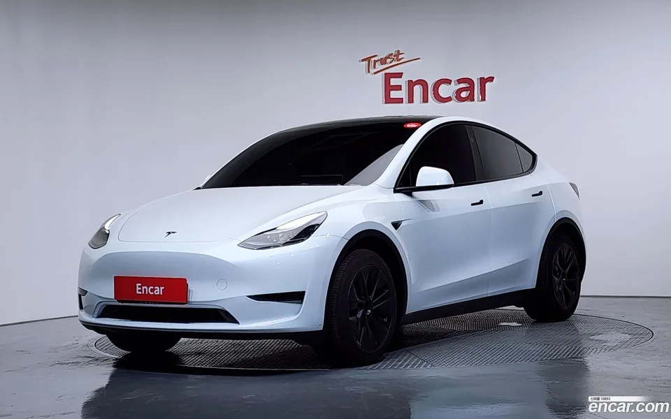 Tesla Model Y RWD 2025 — photo 1, buy with delivery to Moscow