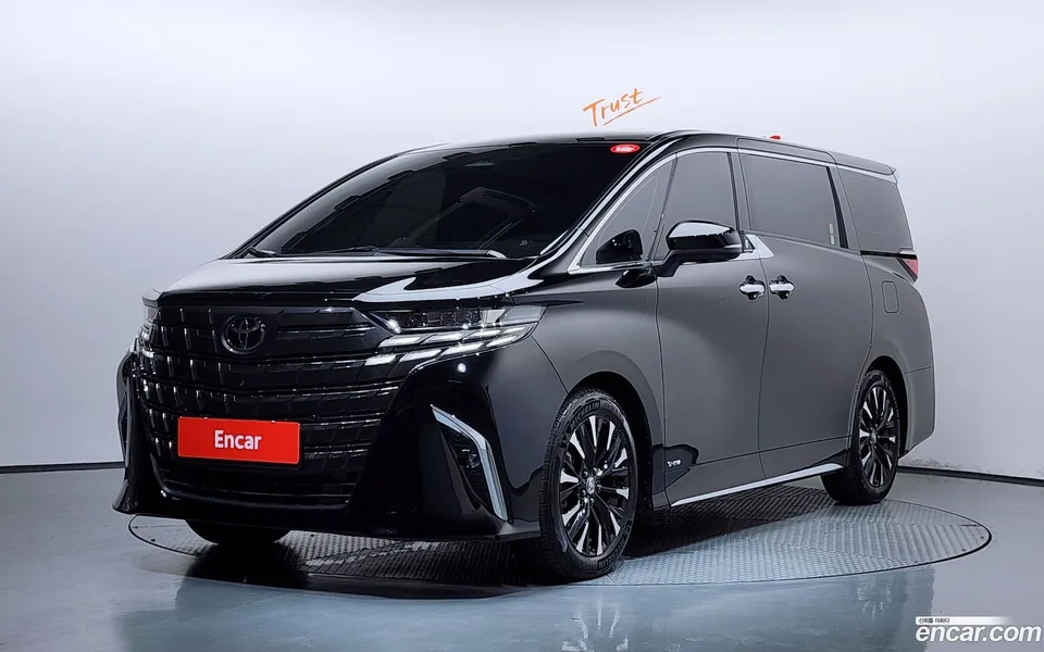 Toyota Alphard 2.5 HEV AWD 2025 — photo 1, buy with delivery to Moscow