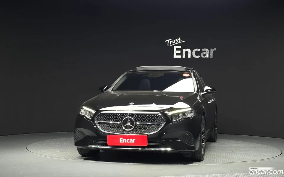 Mercedes-Benz E-Class E200 2025 — thumbnail 3