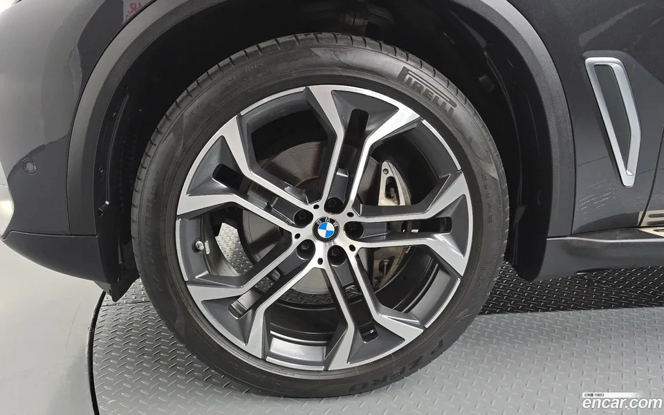 BMW X5 xDrive 30d xLine 2023 — thumbnail 2