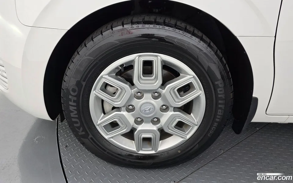 Hyundai Staria 5 2023 — thumbnail 2