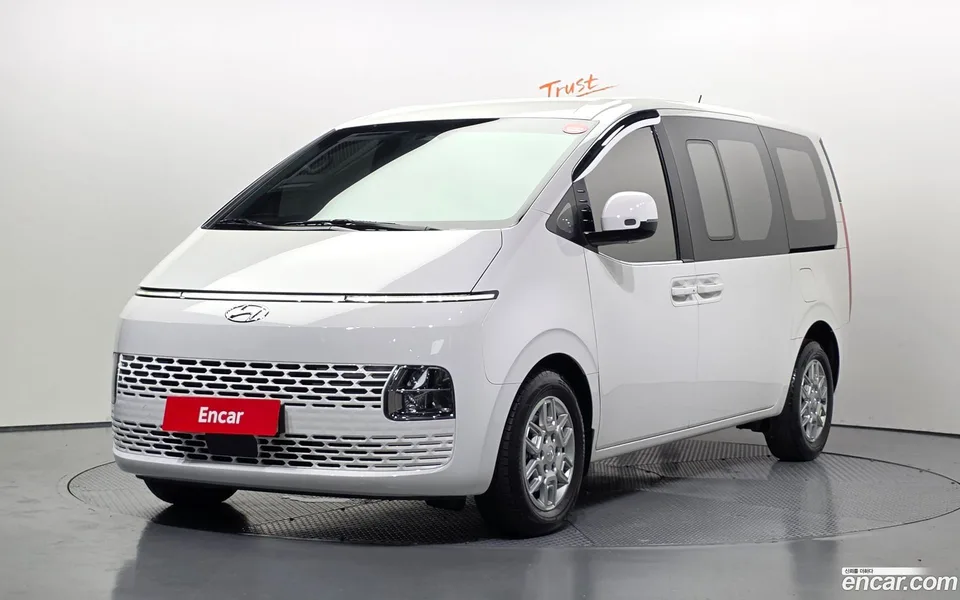 Hyundai Staria 5 2023 — photo 1, buy with delivery to Moscow