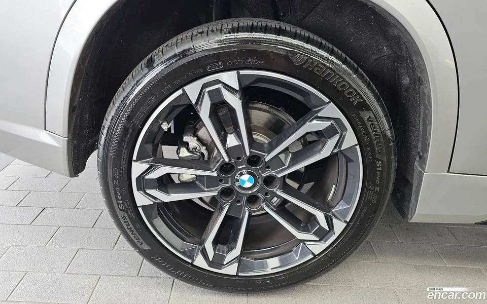 BMW X1 xDrive 20i M 2025 — thumbnail 2