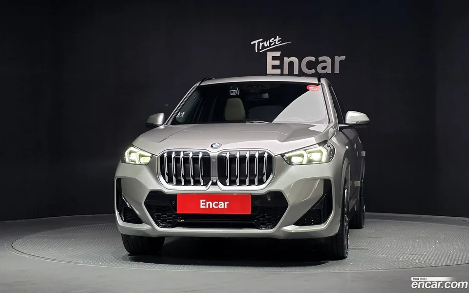 BMW X1 xDrive 20i M 2025 — thumbnail 3