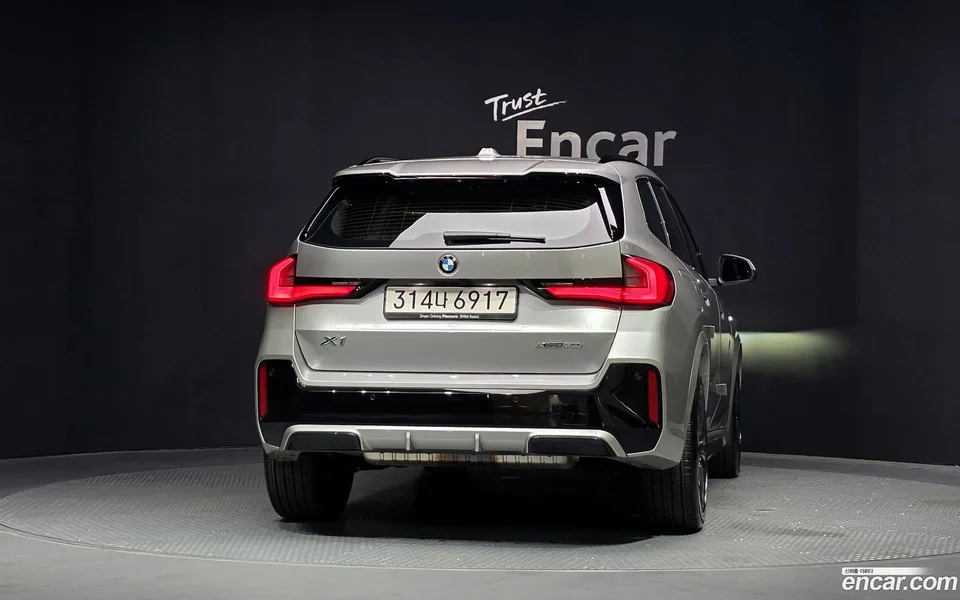 BMW X1 xDrive 20i M 2025 — thumbnail 4