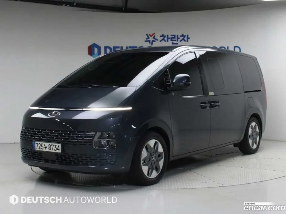 Hyundai Staria L3.5 11 2023 — photo 1, buy with delivery to Moscow