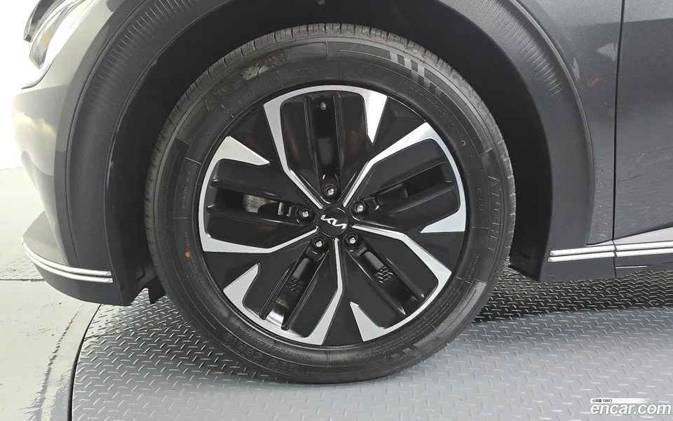 Kia EV6 4WD 2023 — thumbnail 2
