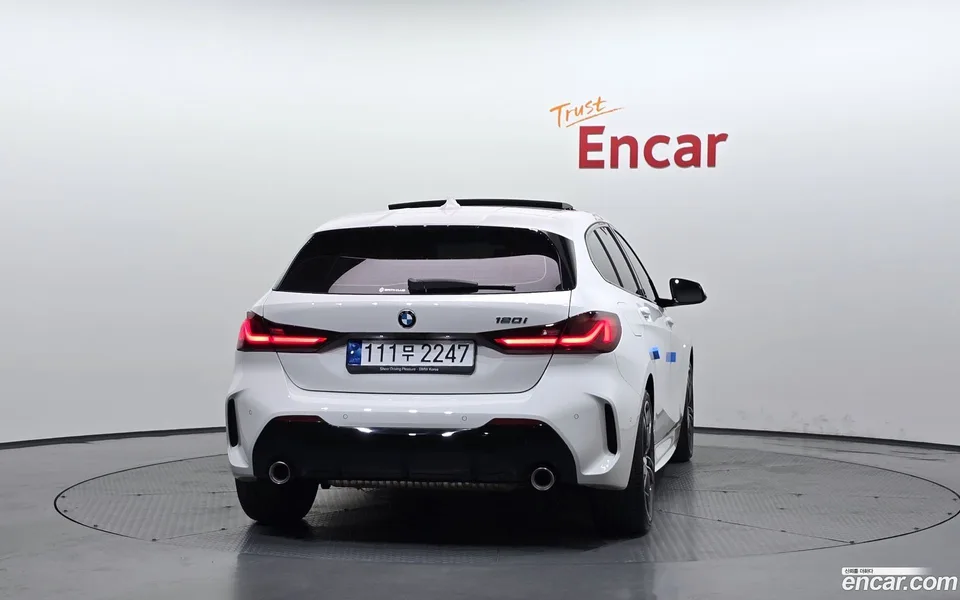 BMW 1 Series 120i M 2022 — thumbnail 4