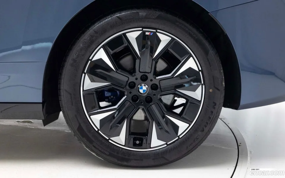 BMW iX xDrive45 M 2026 — миниатюра 5