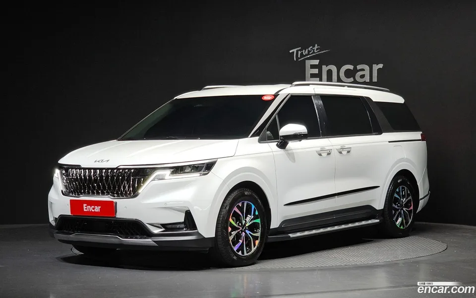 Kia Carnival 9 2023 — photo 1, buy with delivery to Moscow