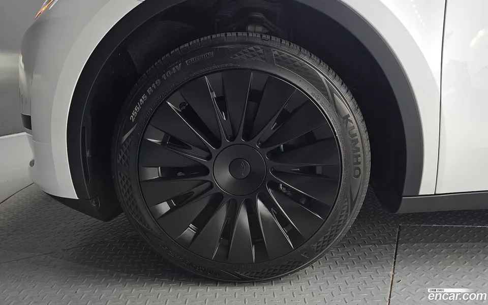 Tesla Model Y RWD 2024 — thumbnail 2