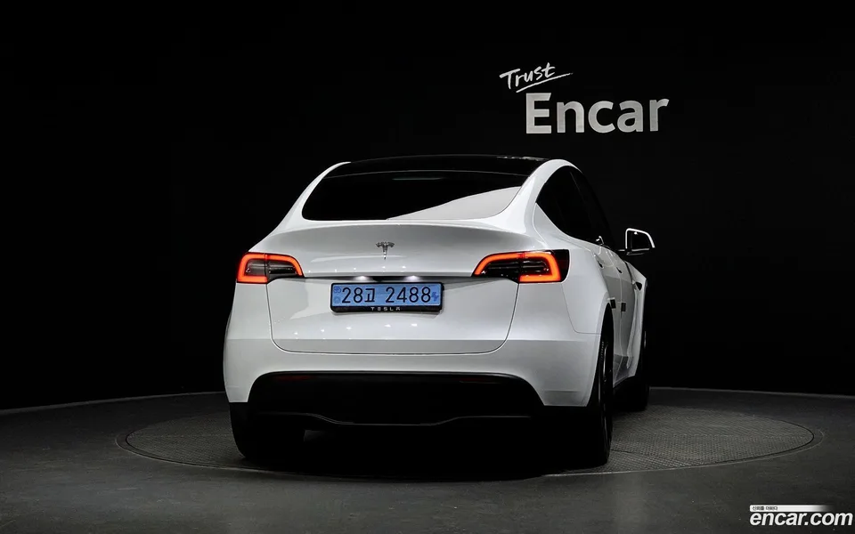 Tesla Model Y RWD 2024 — thumbnail 4