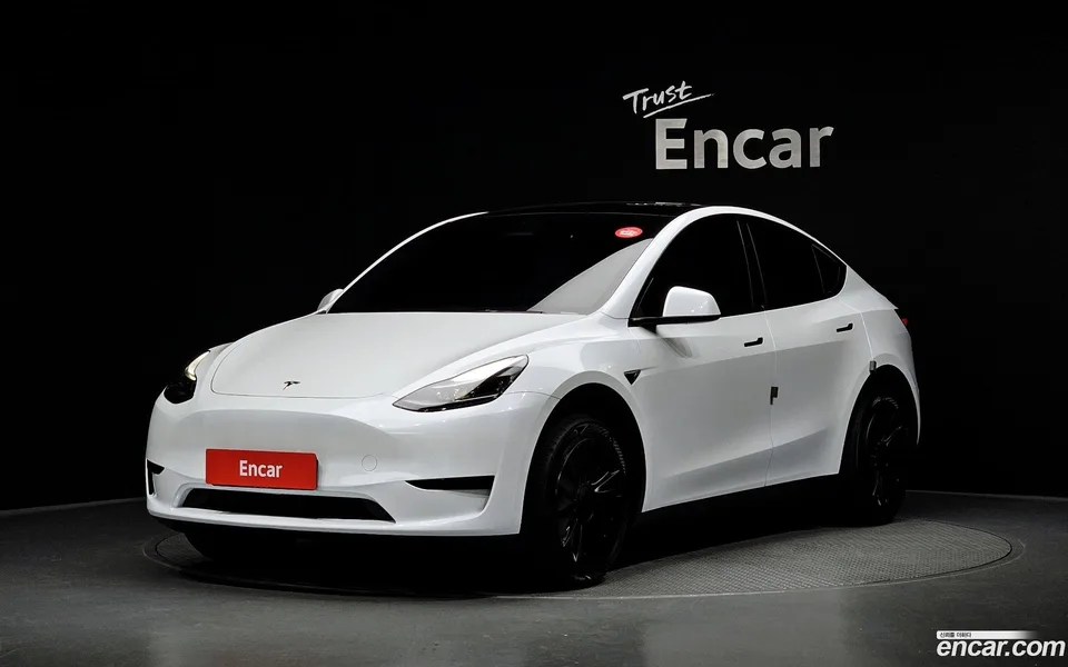 Tesla Model Y RWD 2024 — photo 1, buy with delivery to Moscow