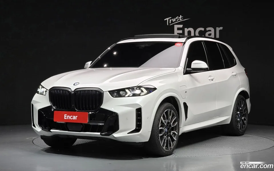 BMW X5 xDrive 50e M 2025 — photo 1, buy with delivery to Moscow