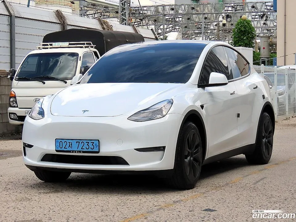 Tesla Model Y AWD 2024 — thumbnail 2