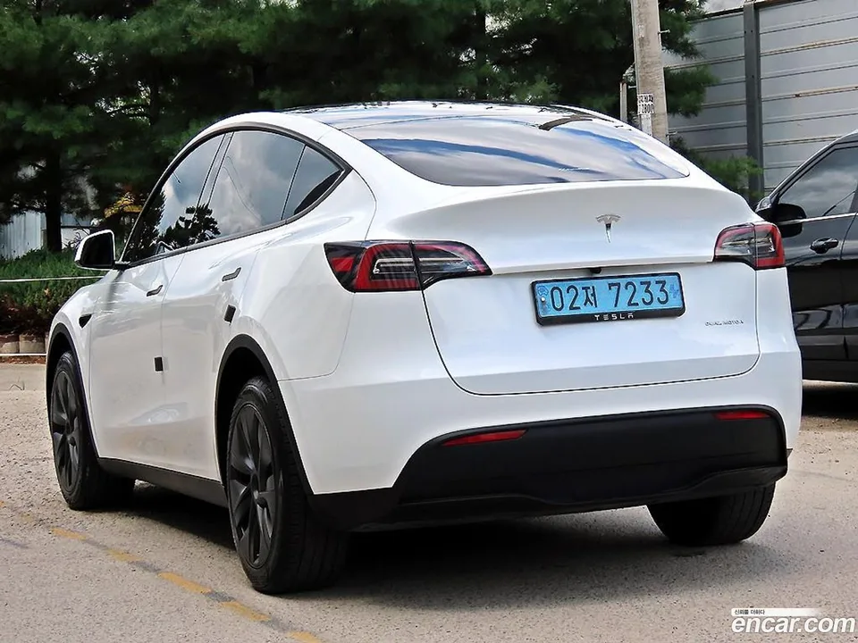 Tesla Model Y AWD 2024 — thumbnail 3