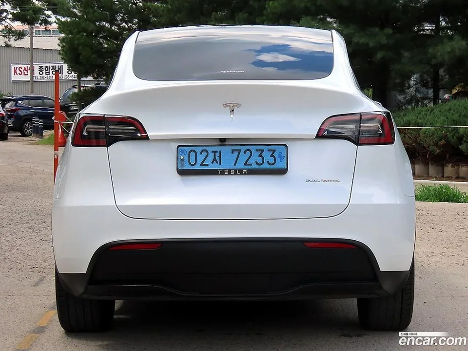 Tesla Model Y AWD 2024 — thumbnail 4
