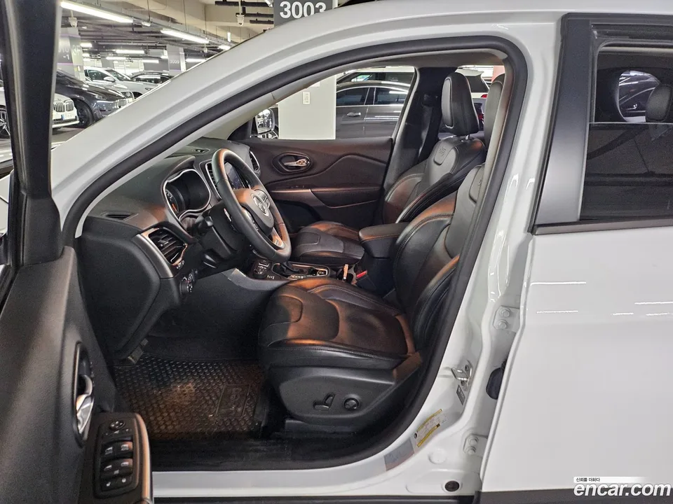 Jeep Cherokee 2.4 AWD 2022 — миниатюра 3