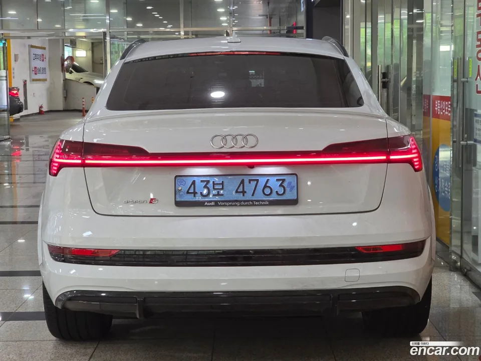 Audi e-tron S 2023 — thumbnail 3