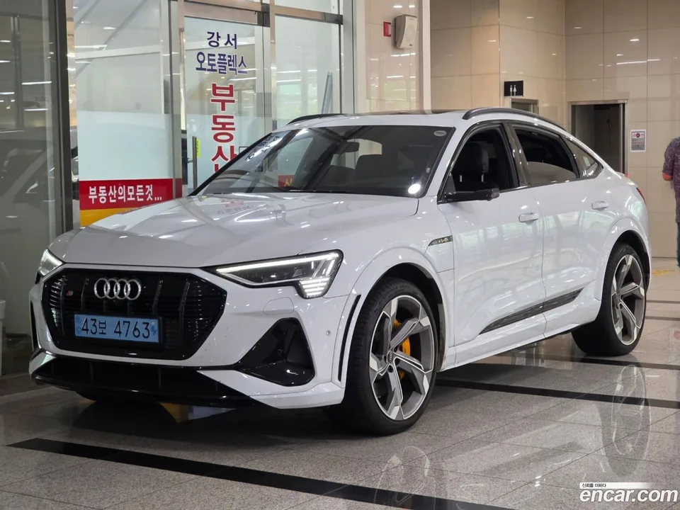 Audi e-tron S 2023 — photo 1, buy with delivery to Moscow