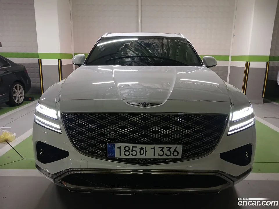 Genesis GV80 2.5T AWD 2026 — photo 1, buy with delivery to Moscow