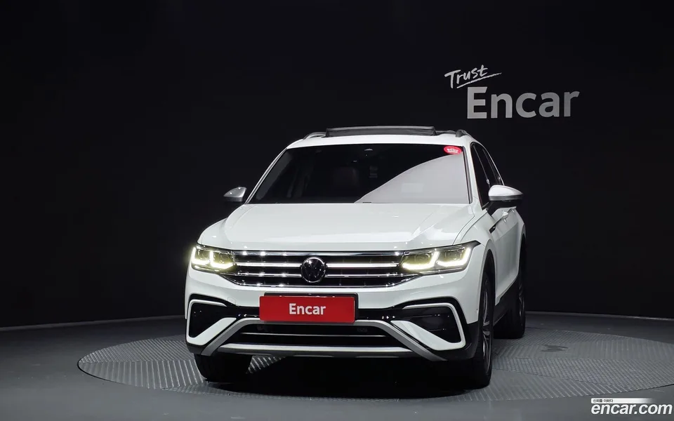Volkswagen Tiguan Allspace 2.0 TSI 2023 — thumbnail 3