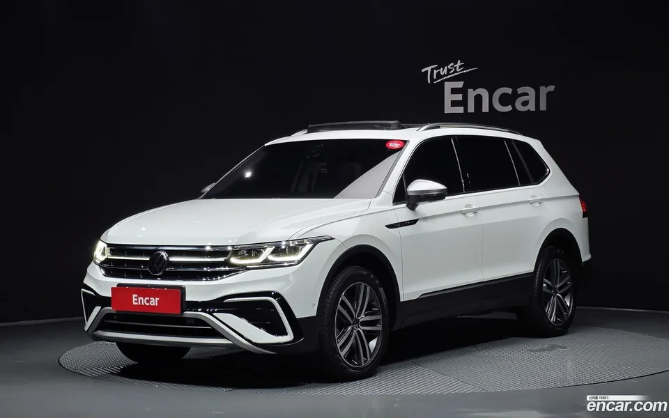 Volkswagen Tiguan Allspace 2.0 TSI 2023 — photo 1, buy with delivery to Moscow