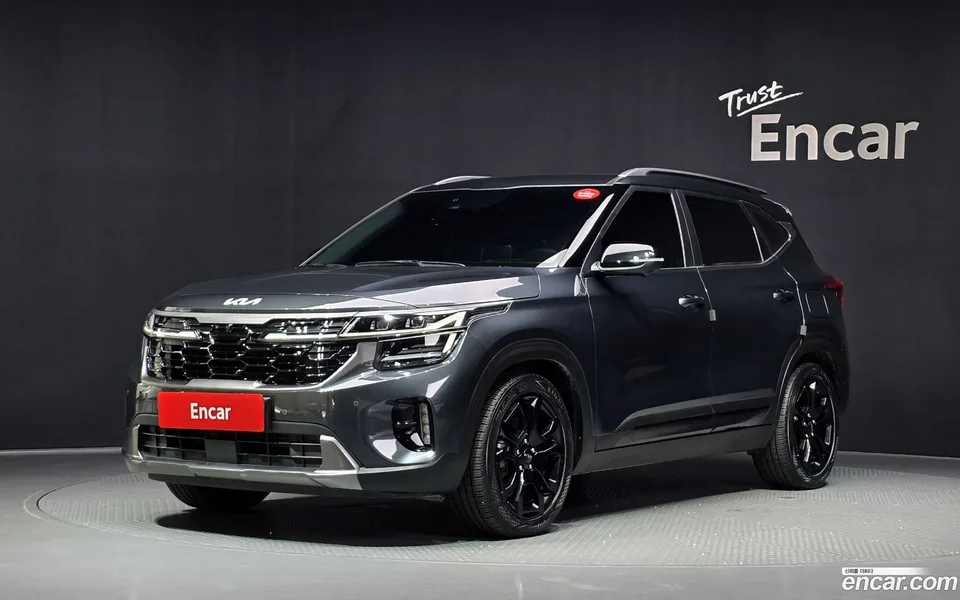 Kia Seltos 1.6 2WD 2023 — photo 1, buy with delivery to Moscow